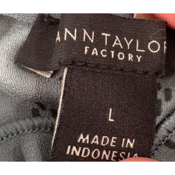 Ann Taylor Factory Women's Sleeveless Blouse L Polyester Green Career - Picture 2 of 5